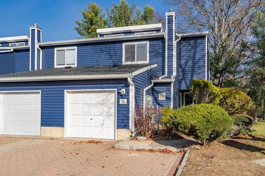 Apartment / Etagenwohnung in Tinton Falls, Monmouth County