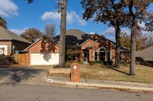 Luxury home in Edmond, Oklahoma County