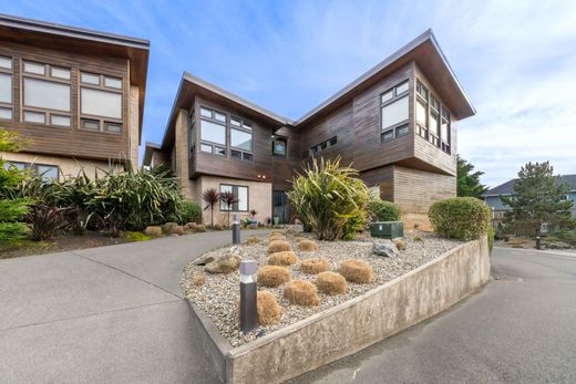 Luxury home in Bandon, Coos County