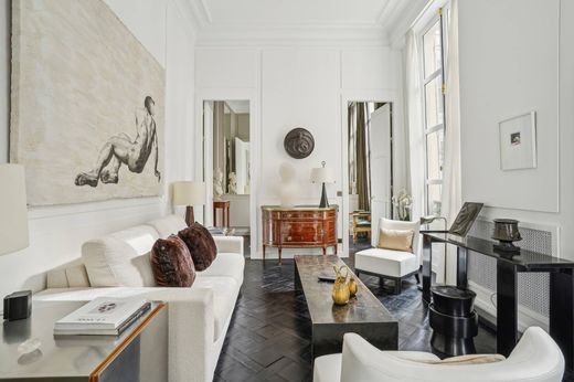 Apartment in Chatelet les Halles, Louvre-Tuileries, Palais Royal, Paris