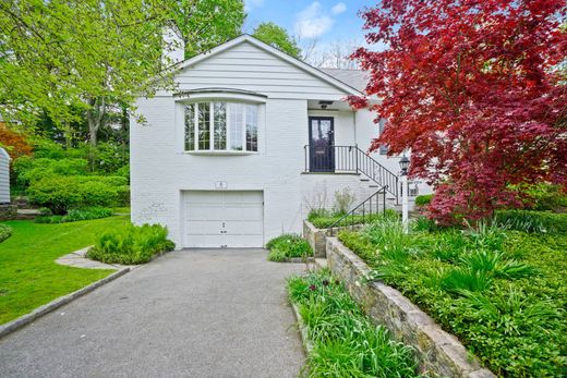 Detached House in Bronxville, Westchester County
