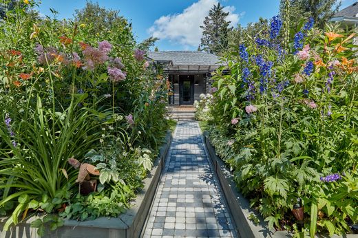 Vrijstaand huis in Edmonton, Alberta
