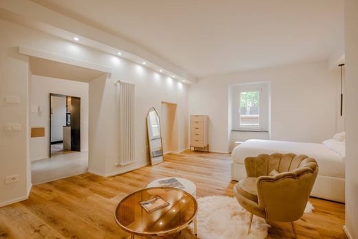 Appartamento a Arona, Novara