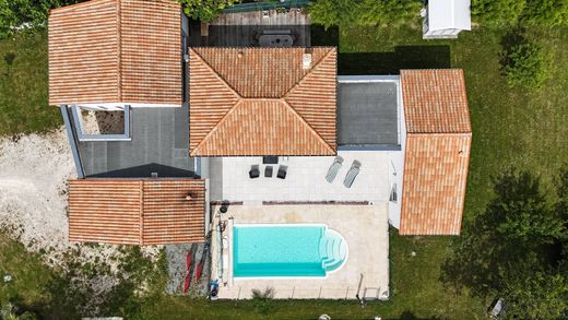 Detached House in Saint-Sulpice-de-Royan, Charente-Maritime