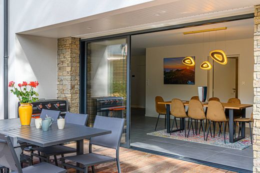 Detached House for rent per week in Baden