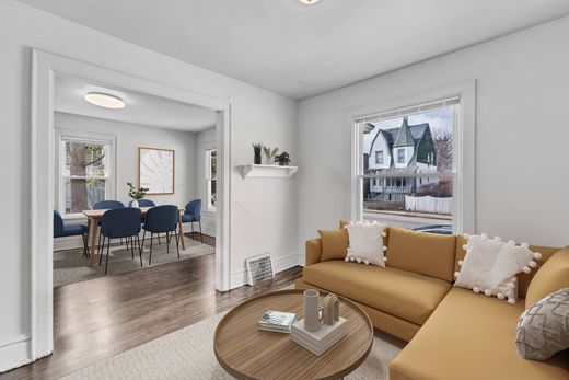 Duplex in Milwaukee, Milwaukee County