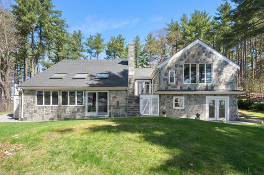 Detached House in Weston, Middlesex County