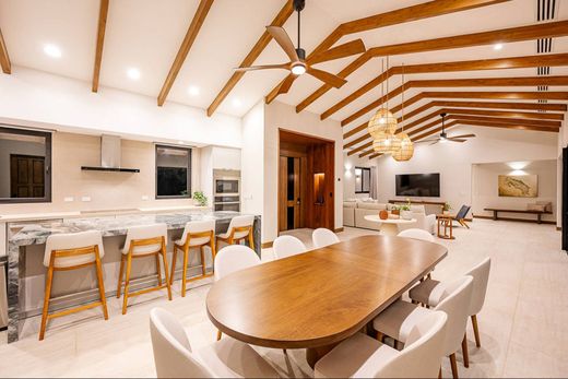 Detached House in Tamarindo, Santa Cruz