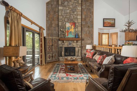 아파트 / Blowing Rock, Watauga County