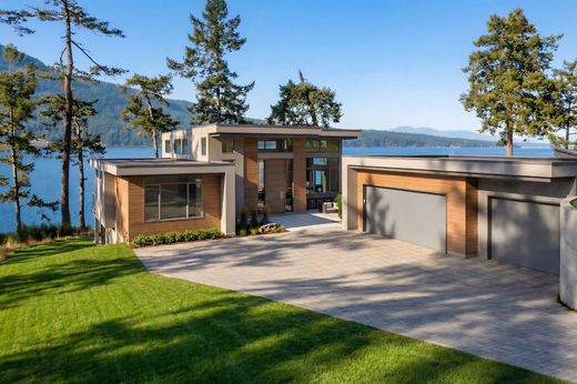 Detached House in North Saanich, Capital Regional District