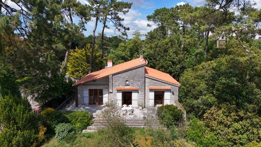 Detached House in Vaux-sur-Mer, Charente-Maritime