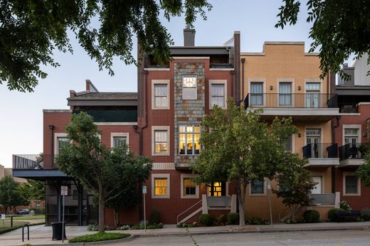 オクラホマシティ, Oklahoma Countyのタウンハウス