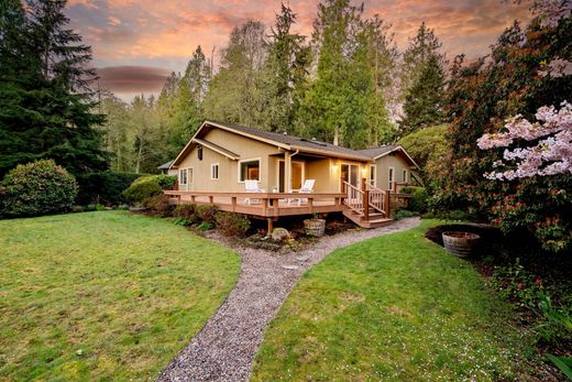 Detached House in Bainbridge Island, Kitsap County