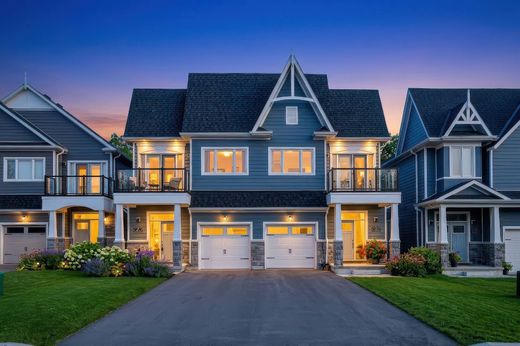 Смежная Вилла, Prince Edward, Ontario