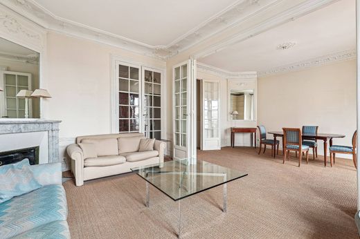 Apartment in Neuilly-sur-Seine, Hauts-de-Seine