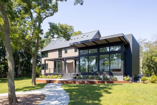 Detached House in Orient, Suffolk County