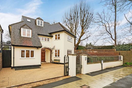 Detached House in London, Greater London