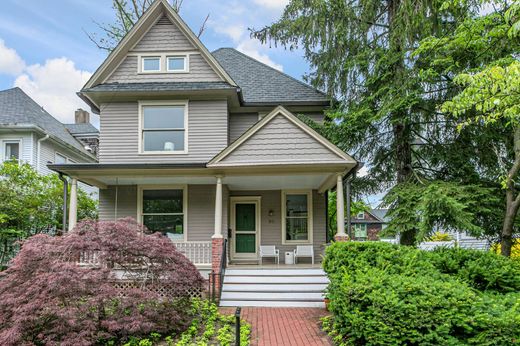 Detached House for rent per month in Princeton