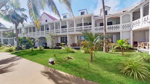 Semidetached House in Orient Bay