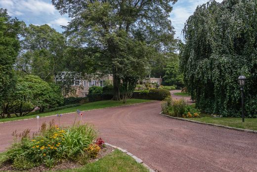 Detached House in Oyster Bay Cove, Nassau County