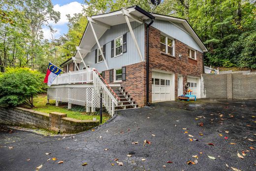 Vrijstaand huis in Hendersonville, Henderson County