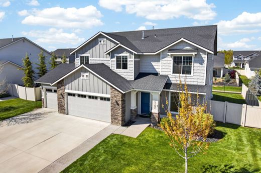 Detached House in Eagle, Ada County