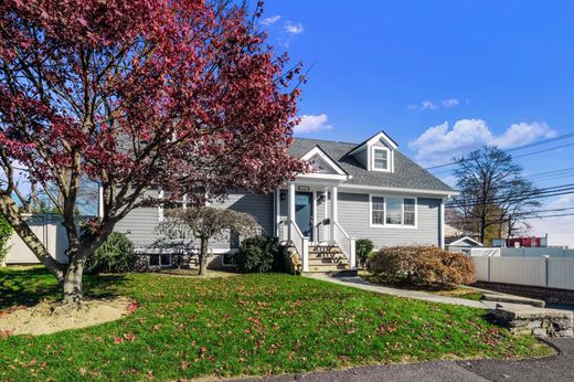 Detached House in Mamaroneck, Westchester County