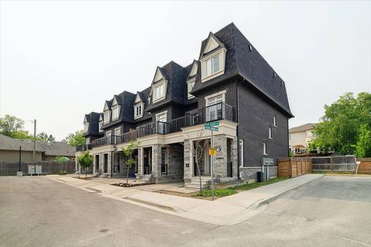 Таунхаус, Richmond Hill, York