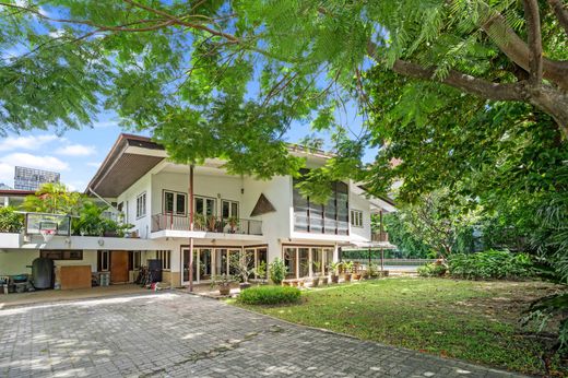 Villa in Khlong Toei, Bangkok