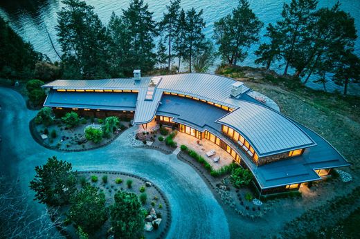 Detached House in Pender Island, Capital Regional District