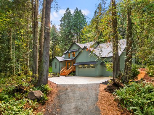 Detached House in Bainbridge Island, Kitsap County