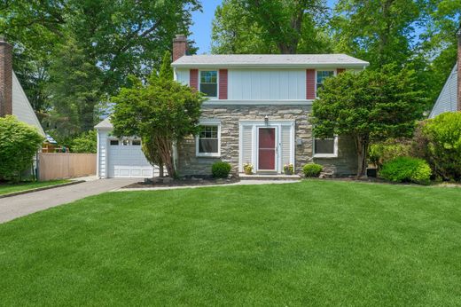 Detached House in West Orange, Essex County
