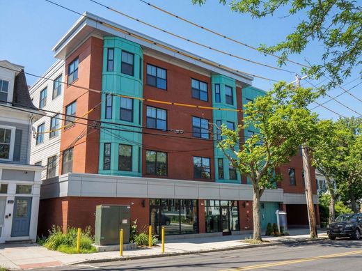 Apartment in Newton, Middlesex County