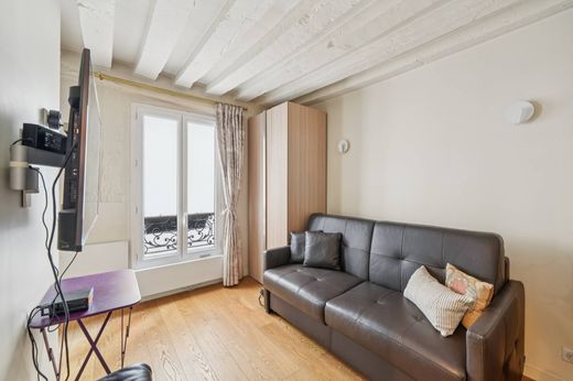 Apartment in Tour Eiffel, Invalides – Ecole Militaire, Saint-Thomas d’Aquin, Paris