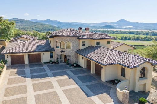 Luxury home in Eagle Point, Jackson County