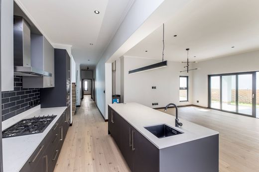 Dom jednorodzinny w Sandton, Gauteng