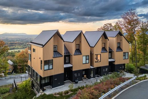 Apartment in Bromont, Montérégie