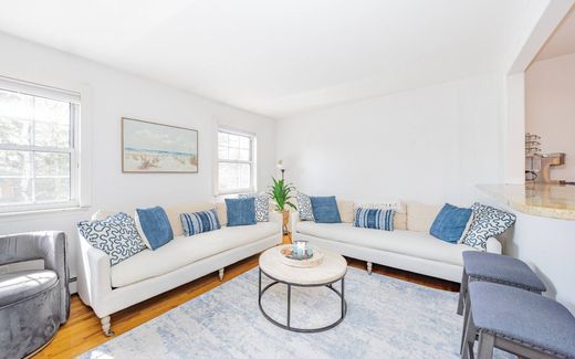 Detached House in Southampton, Suffolk County