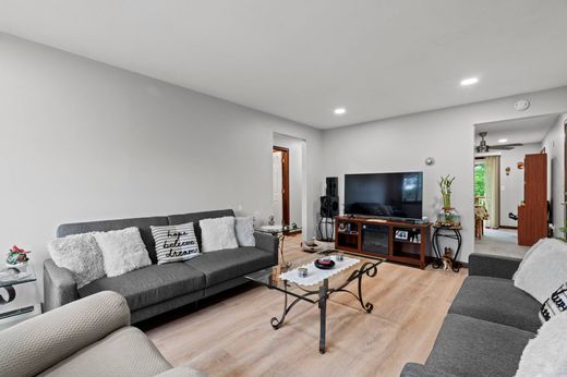 Apartment / Etagenwohnung in Waterbury, New Haven County
