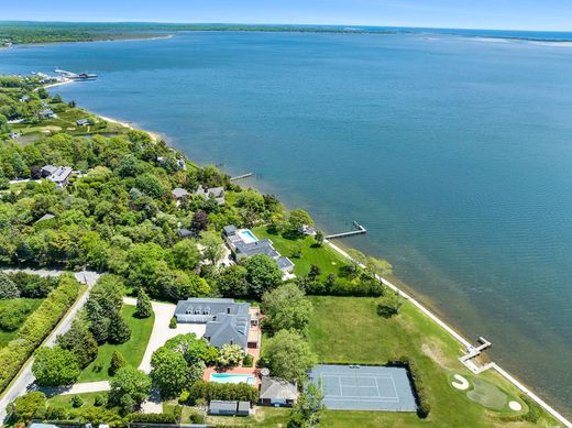 Detached House in Bellport, Suffolk County