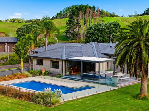 Country House in Rodney Point, Auckland