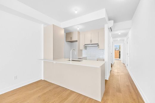 Apartment / Etagenwohnung in Montreal, City of Montréal