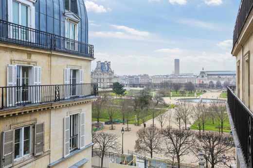 Apartment in Chatelet les Halles, Louvre-Tuileries, Palais Royal, Paris