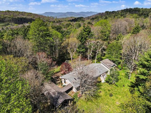 Detached House in Scaly Mountain, Macon County