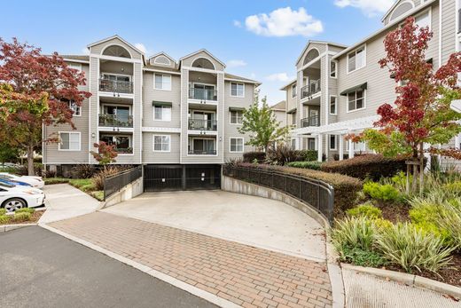 Apartment in East Palo Alto, San Mateo County