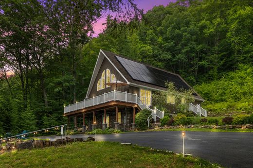 Detached House in Lake Luzerne, Warren County