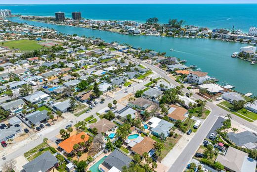 بيت مستقل ﻓﻲ Saint Pete Beach, Pinellas County