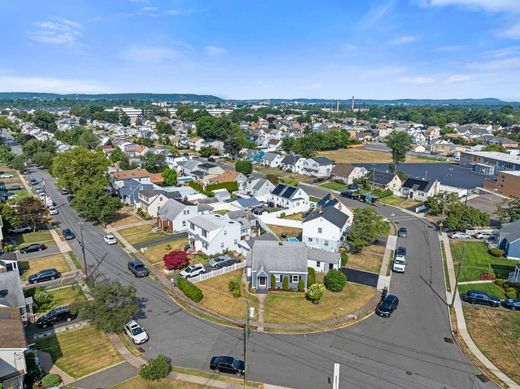 بيت مستقل ﻓﻲ Elmwood Park, Bergen County