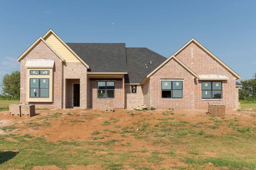 Luxury home in Newcastle, McClain County