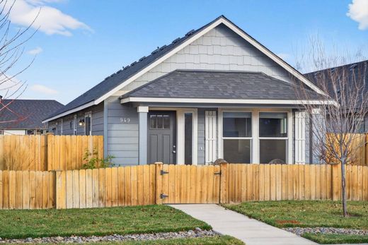 Redmond, Deschutes Countyの高級住宅